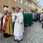 11.10.2026. Sandomierz. Procesja z relikwiami patrona miasta i diecezji, bł. Wincentego Kadłubka / Fot. Grażyna Szlęzak-Wójcik - Radio Kielce