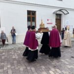 11.10.2026. Sandomierz. Procesja z relikwiami patrona miasta i diecezji, bł. Wincentego Kadłubka / Fot. Grażyna Szlęzak-Wójcik - Radio Kielce