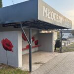 30.10.2026. Młodzawy w gminie Pińczów. Mural będący częścią projektu „Kultura na Przystankach - Murale naszej historii”, realizowanego przez Towarzystwo Przyjaciół Ponidzia / Fot. Marta Gajda-Kruk - Radio Kielce
