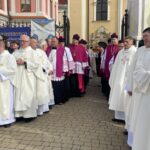 11.10.2026. Sandomierz. Procesja z relikwiami patrona miasta i diecezji, bł. Wincentego Kadłubka / Fot. Grażyna Szlęzak-Wójcik - Radio Kielce