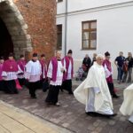 11.10.2026. Sandomierz. Procesja z relikwiami patrona miasta i diecezji, bł. Wincentego Kadłubka / Fot. Grażyna Szlęzak-Wójcik - Radio Kielce