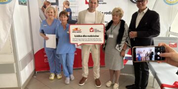 Starachowice. Przekazanie łóżek od fundacji Dom Ronalda McDonalda / Fot. Anna Głąb - Radio Kielce
