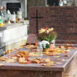 24.10.2026. Kielce. Sprzątanie grobów / Fot. Wiktor Taszłow - Radio Kielce