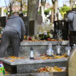 24.10.2026. Kielce. Sprzątanie grobów / Fot. Wiktor Taszłow - Radio Kielce