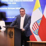 28.10.2026. Kielce. Przekazanie wsparcia w ramach programu rządowego „Pracownie Kompas Jutra” / Fot. Wiktor Taszłow - Radio Kielce