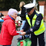30.10.2026. Akcja rozdawania odblasków / Fot. Wiktor Taszłow - Radio Kielce