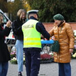 30.10.2026. Akcja rozdawania odblasków / Fot. Wiktor Taszłow - Radio Kielce