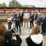 05.10.2026. Kielce. Konferencja prasowa poświęcona podpisaniu umów na budowę nowych przystanków przy liniach kolejowych 70 i 75 / Fot. Wiktor Taszłow - Radio Kielce