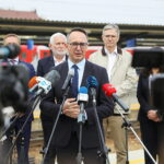 05.10.2026. Kielce. Konferencja prasowa poświęcona podpisaniu umów na budowę nowych przystanków przy liniach kolejowych 70 i 75 / Fot. Wiktor Taszłow - Radio Kielce