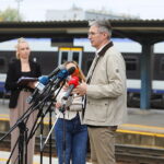 05.10.2026. Kielce. Konferencja prasowa poświęcona podpisaniu umów na budowę nowych przystanków przy liniach kolejowych 70 i 75 / Fot. Wiktor Taszłow - Radio Kielce