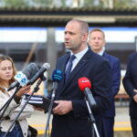 05.10.2026. Kielce. Konferencja prasowa poświęcona podpisaniu umów na budowę nowych przystanków przy liniach kolejowych 70 i 75 / Fot. Wiktor Taszłow - Radio Kielce