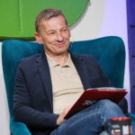 Jacek Rogala – gość audycji „Dzień dobry to Ja! Rozmowy inne niż wszystkie w Radiu Kielce”. Na zdjęciu: Paweł Solarz - Radio Kielce / Fot. Wiktor Taszłow - Radio Kielce