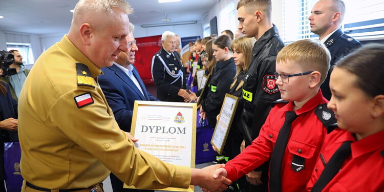 Młodzi strażacy ze Świętokrzyskiego nagrodzeni