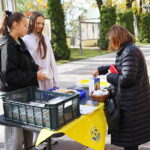 11.10.2026. Kielce. Przy katedrze oraz w kościele św. Maksymiliana Marii Kolbego można kupić kremówki papieskie - w ramach obchodów 26. Dnia Papieskiego / Fot. Wiktor Taszłow - Radio Kielce