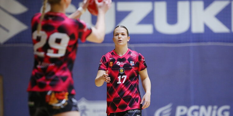 Sambor Tczew pokonany, Korona Handball liderem tabeli