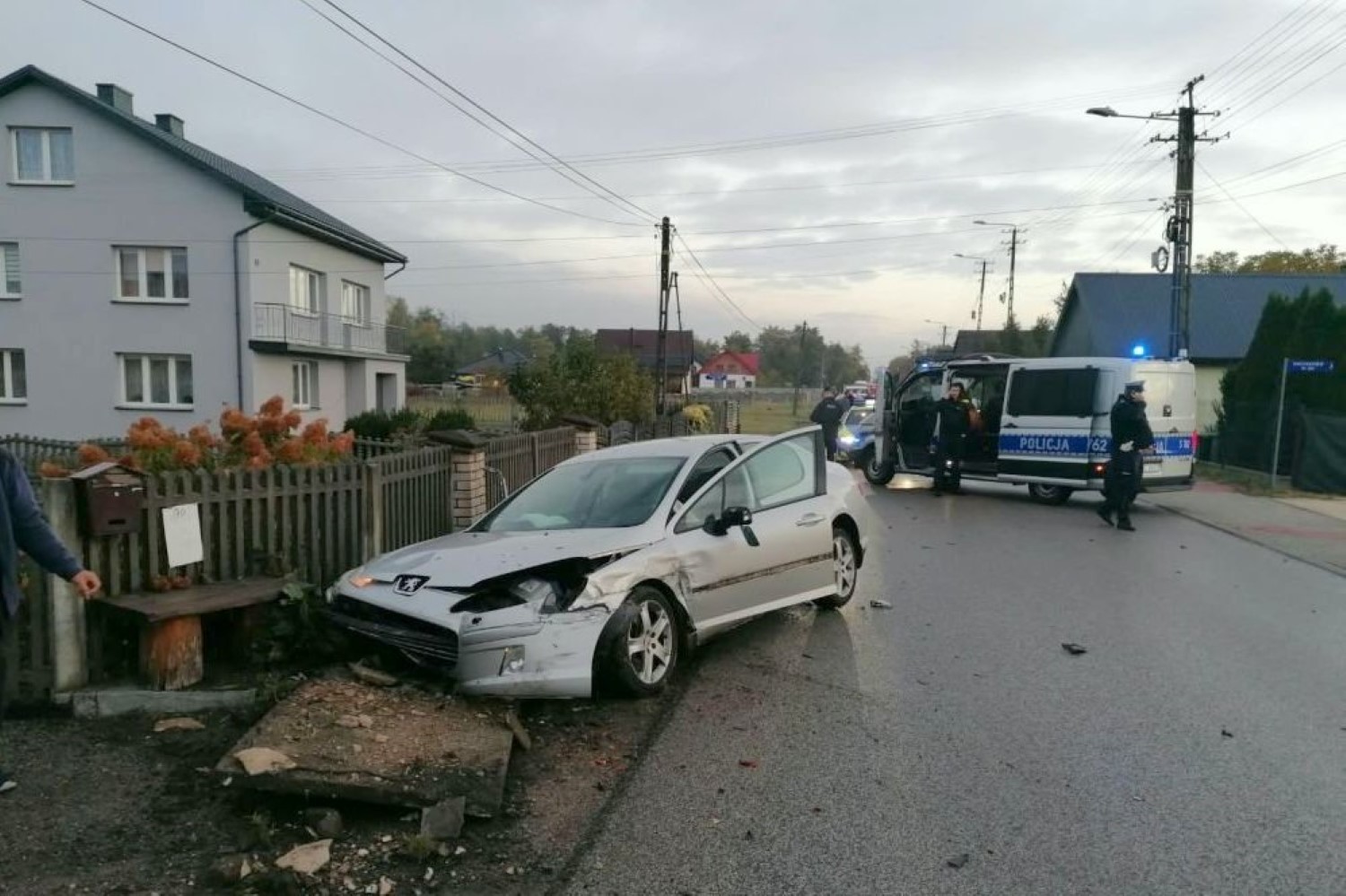 Poszukiwany 22-latek zatrzymany po policyjnym pościgu