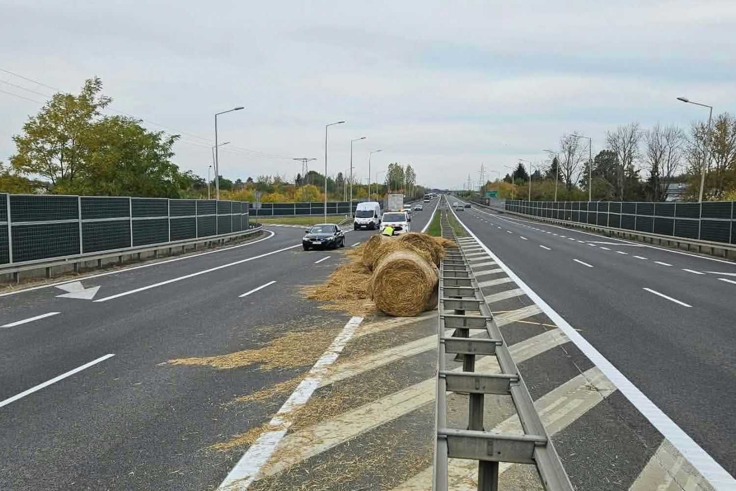 Uwaga kierowcy. Słoma na ekspresówce