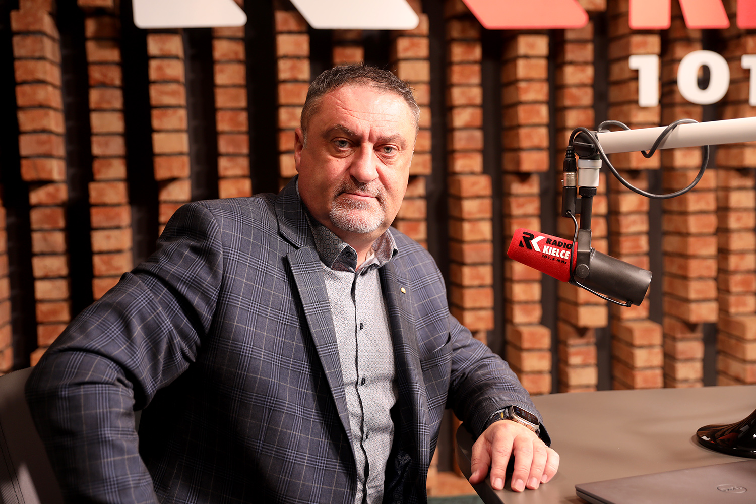Piotr Łojek: sama szkoła nie poradzi sobie z problemem