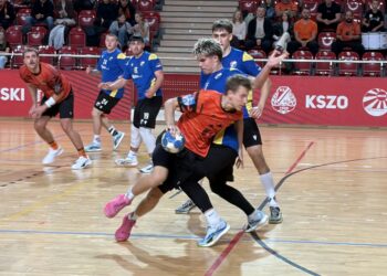 Radosny handball w Ostrowcu i pewne zwycięstwo Wojowników