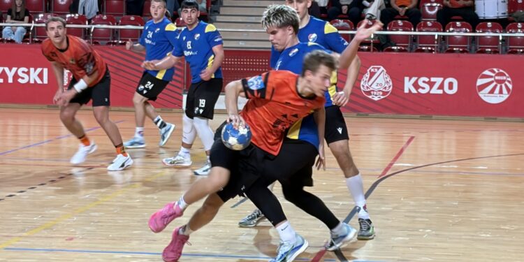 Radosny handball w Ostrowcu i pewne zwycięstwo Wojowników