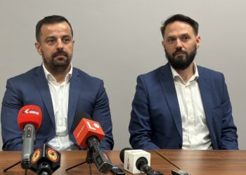 25.10.2026. Ostrowiec Św. Na zdjęciu (od lewej): Konrad Bania - nowy prezes KSZO 1929, Olgierd Hojnowski - sekretarz klubu / Fot. Kamil Król - Radio Kielce