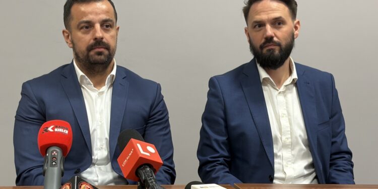 25.10.2026. Ostrowiec Św. Na zdjęciu (od lewej): Konrad Bania - nowy prezes KSZO 1929, Olgierd Hojnowski - sekretarz klubu / Fot. Kamil Król - Radio Kielce