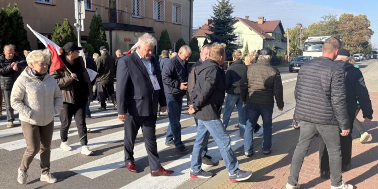 „Droga życia” zamiast obwodnicy. Mieszkańcy Dobrowody i Olganowa po raz drugi protestowali