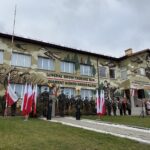 30.10.2026. Mójcza. Odsłonięcie muralu upamiętniającego generała Tadeusza Buka / Fot. Marcin Marszałek - Radio Kielce