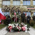 30.10.2026. Mójcza. Odsłonięcie muralu upamiętniającego generała Tadeusza Buka / Fot. Marcin Marszałek - Radio Kielce