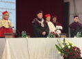 Siedmiu studentów na pierwszym roku