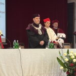 Siedmiu studentów na pierwszym roku