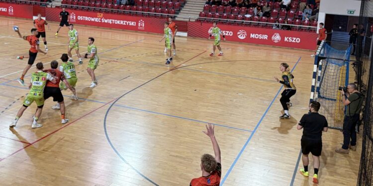 10.10.2026. Ostrowiec Św. I liga pilkarzy ręcznych. KSZO - CMC Virtu Viret Zawiercie / Fot. Kamil Król - Radio Kielce