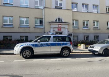 Policyjne patrole w szkołach. Co o tym sądzą młodzi ludzie?