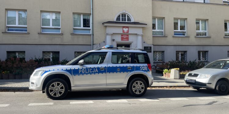 Policyjne patrole w szkołach. Co o tym sądzą młodzi ludzie?