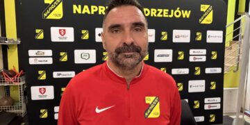 Na zdjęciu: Łukasz Cabaj, trener Naprzodu Jędrzejów / Fot. Kamil Król - Radio Kielce