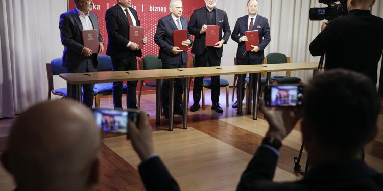 Kielecka uczelnia w projekcie, który zwiększy bezpieczeństwo Polaków