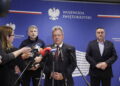 Po atakach nożowników. Policjanci wchodzą do szkół