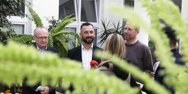Jak radzić sobie ze stresem? Czy się szczepić? Szukali odpowiedzi