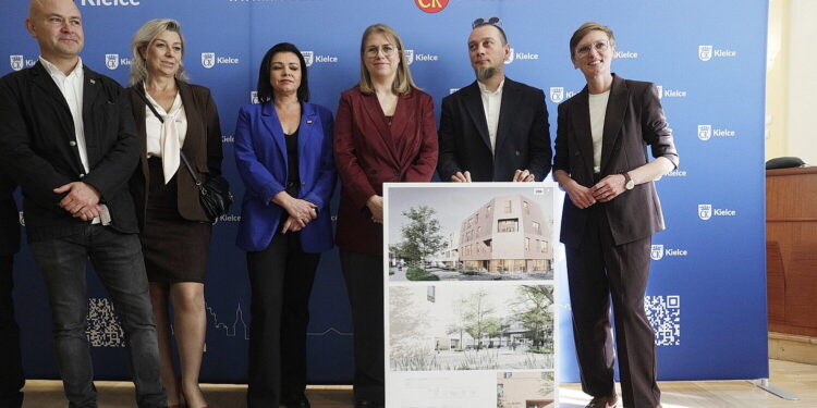 21.10.2026 Kielce. Ogłoszenie wyników konkursu na opracowanie koncepcji urbanistyczno-architektonicznej budowy zespołu budynków wielorodzinnych społecznych przy ul. Młodej / Fot. Jarosław Kubalski - Radio Kielce