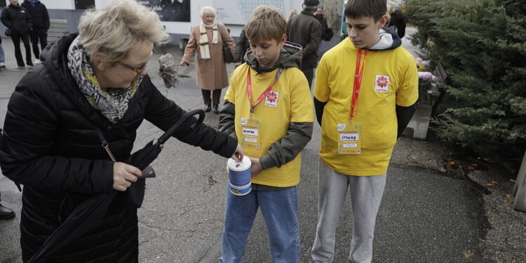 31.10.2026. Cedzyna. Kwesta na rzecz budowy stacjonarnego hospicjum dla dzieci w Kielcach / Fot. Jarosław Kubalski - Radio Kielce