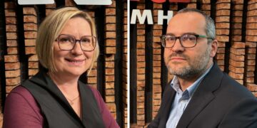 Na zdjęciu: Barbara Damian, dyrektor ZTM w Kielcach i Tomasz Zboch, dyrektor Biura Mobilności w UM Kielce / Fot. Angelika Rejnowicz - Radio Kielce