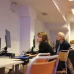 19.10.2026. Kielce. Zajęcia w ramach projektu „CyberŻonglerka – trening seniora w erze AI” / Fot. Maria Matys - Radio Kielce