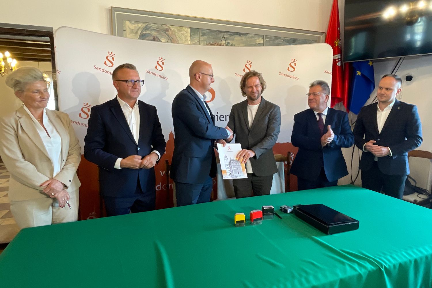 Ruchliwa droga stanie się bezpieczniejsza dla kierowców i pieszych