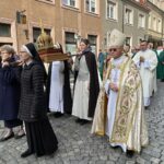 11.10.2026. Sandomierz. Procesja z relikwiami patrona miasta i diecezji, bł. Wincentego Kadłubka / Fot. Grażyna Szlęzak-Wójcik - Radio Kielce