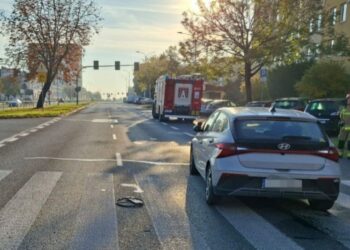 Piesza potrącona przez samochód. Kobietę przewieziono do szpitala