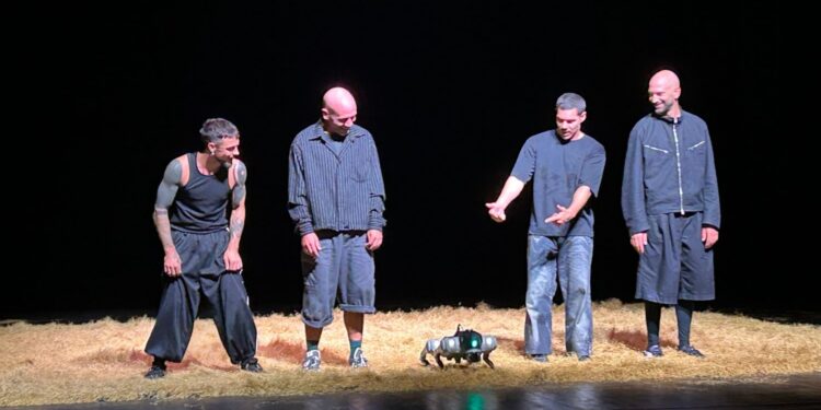 Hiszpański cyberpies na scenie. Kolejny dzień kieleckiego festiwalu teatralnego