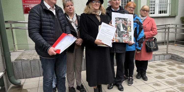Starachowice, Grupa inicjatywna nadania imienia Witolda Zapały Parkowi Kultury / Fot. Anna Głąb - Radio Kielce